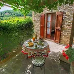 With Stables, Horses And The Ability To Make Horseback Riding Feriehus Monte Santa Maria Tiberina